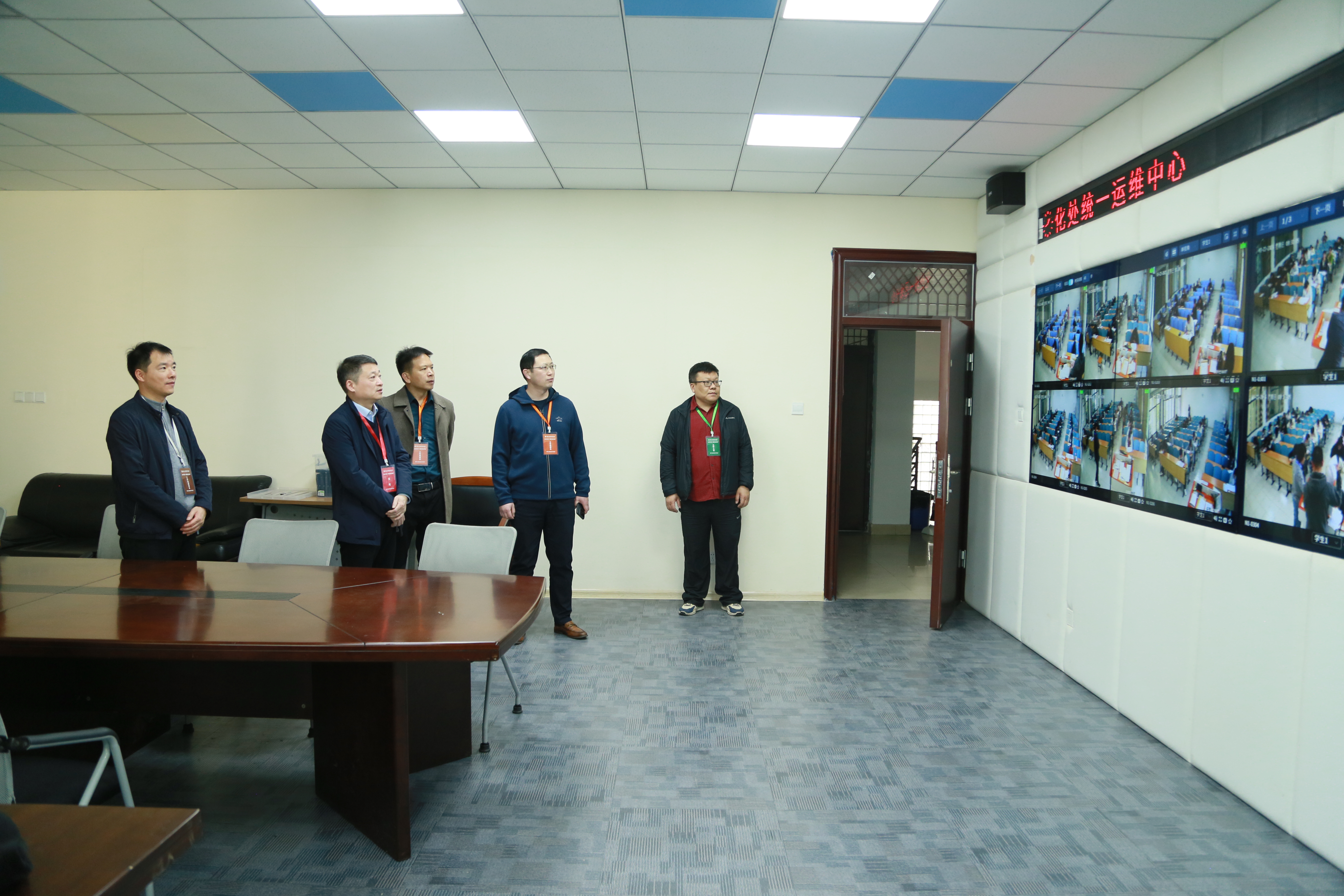 2.高宏彦到信息化监控中心检查考场.jpg